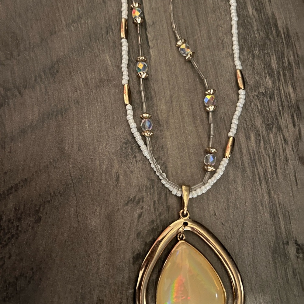 Opulent Gold and White Pendant Necklace